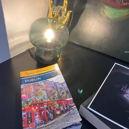 & Cozy Artistic Loft - Walk Everywhere *