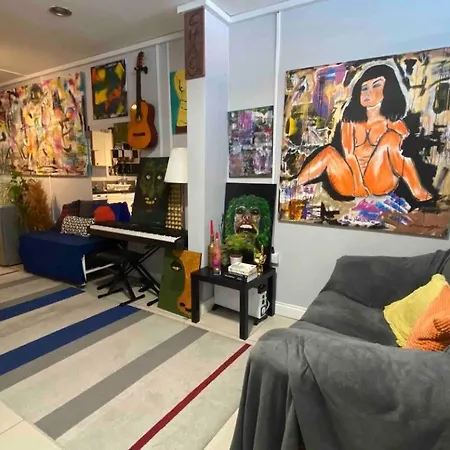 Lejlighed & Cozy Artistic Loft - Walk Everywhere