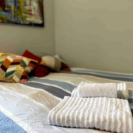& Cozy Artistic Loft - Walk Everywhere Apartment *