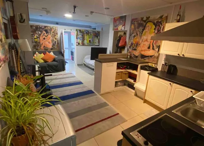 & Cozy Artistic Loft - Walk Everywhere *