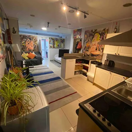 & Cozy Artistic Loft - Walk Everywhere *